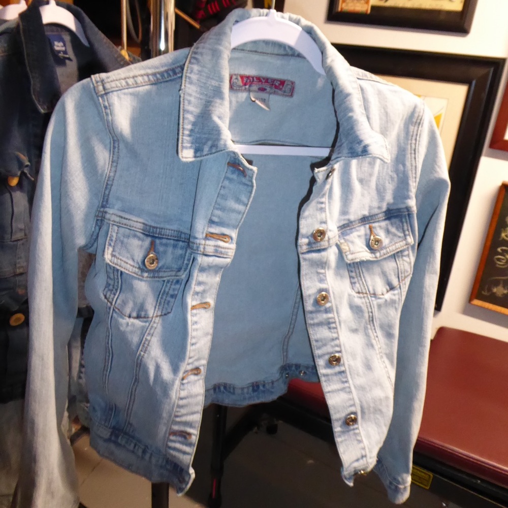 Silver Jeans brand jacket. Size small. Pre distressed. Good used condition.